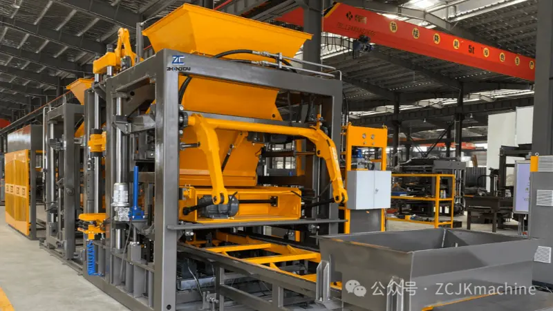 Stroji za proizvodnjo blokov s servo pogonom: z energetsko učinkovito tehnologijo zmanjšajte stroške električne energije za 30–50 %