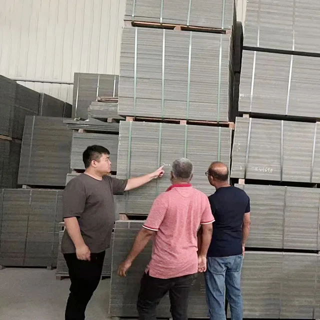 Paleta strojev za izdelavo opeke